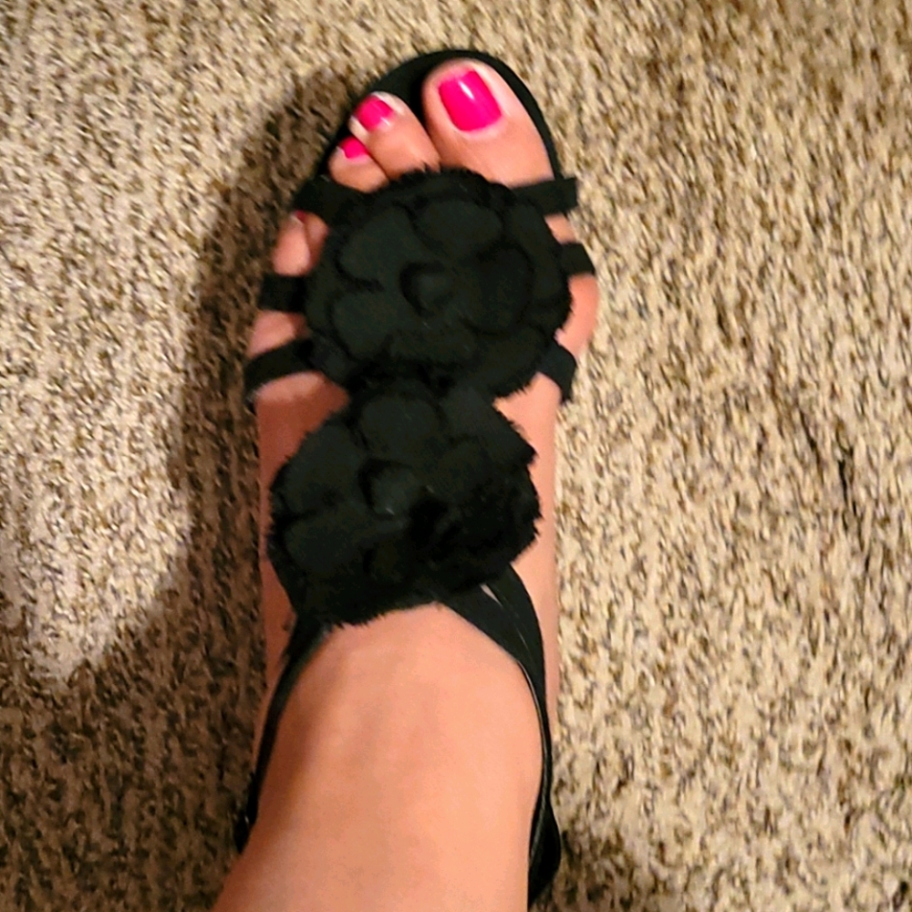 Black wedges